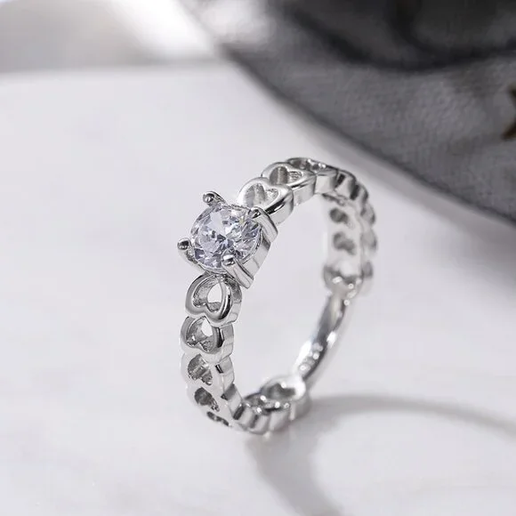 💍Lovely Anillos Hollow Heart Round Cut Moissanite Eternity Ring for Women, K770